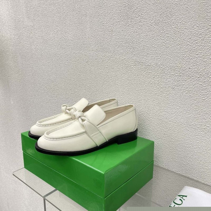 bo*te*ga Ve*ne*ta leather shoes